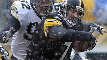 Ben Roethlisberger tries to scramble away from pressure in the first quarter. (vs. Jaguars 12/16/2007)