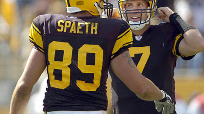 Roethlisberger congratulates teammate Matt Spaeth after a third quarter touchdown.