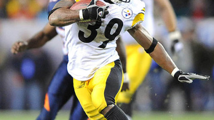 Willie Parker picks up yardage in the fourth  quarter.