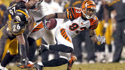 Bengals' wide receiver  Antonio Chatman gets by cornerback Deshea Townsend. (vs. Bengals 12/02/2007)
