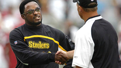 Mike Tomlin greets Cardinals head coach Ken Whisenhunt before Sunday's game in Glendale, Ariz.