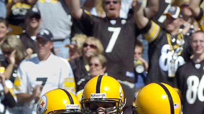 Steelers tight end Matt Spaeth, left, celebrates his touchdown with tight ends Jerame Tuman and Heath Miller.