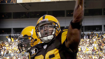 Parker celebrates after scoring touchdown in the 4th quarter.
