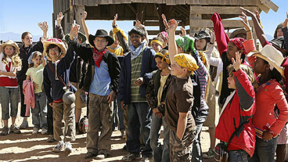 
"OK, now raise your hand if you've been used as a pawn to goose CBS's ratings." The pioneers gather together on "Kid Nation," CBS's new reality show.