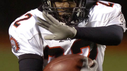 Daron Cox scored a touchdown and a 2-point conversion for Aliquippa in Friday's record-setting playoff game vs. Jeannette. (shot 11/16/07)