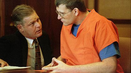 Keith Jesperson talks with his attorney, Tom Phelan, during a 1995 court hearing.