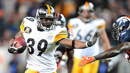 Willie Parker picks up a first down in the fourth quarter.