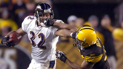 Defensive back Allen Rossum gets called for a facemask on Ravens running back Musa Smith in the second quarter.(vs. Ravens 11/05/07)