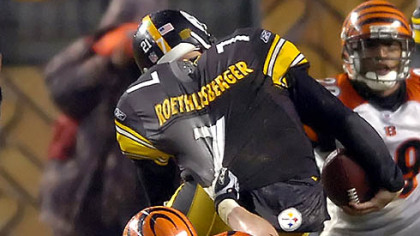 Bengals' defensive end Justin Smith tries to drag quarterback Ben Roethlisberger down by his jersey. (vs. Bengals 12/02/2007)