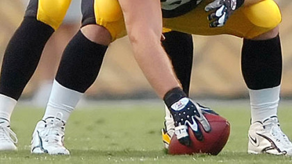 Steelers center Sean Mahan gets ready to snap the ball to Ben Roethlisberger against Green Bay Aug. 11.