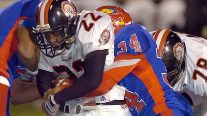 Aliquippa's Daron Cox picks up yardage against Jeannette in the first half.
(11/16/2007)