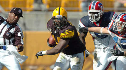 Davenport picks up yardage against Buffalo.