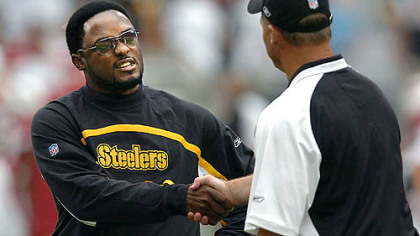 Steelers head coach Mike Tomlin greets Cardinals head coach and former Steelers offensive coordinator Ken Whisenhunt prior to the start of the game.