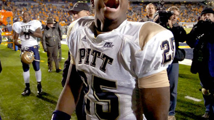 Pitt's LeSean McCoy celebrates his team's win over West Virginia last night. (at Morgantown 12/02/2007)