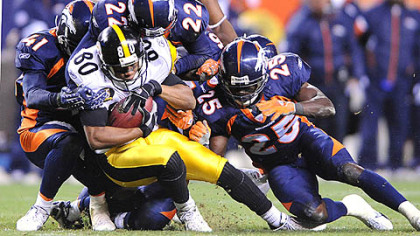 Steelers Cedric Wilson picks up a first down.
