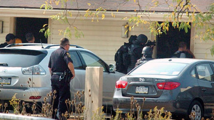 Local police, federal marshals and SWAT teams surrounded the Knights Inn in South Fayette this morning where they believe fugitive Anthony Ray Artrip is holed up.