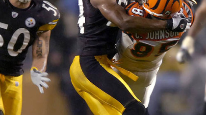 Ike Taylor prevents Bengals receiver Chad Johnson from making a catch in the first quarter last night at Heinz Field. (vs. Bengals 12/02/2007)
