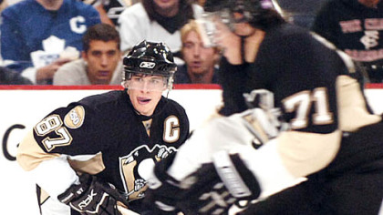 Sidney Crosby turns up ice against the Leafs.